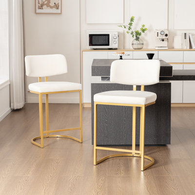 Tabourets de bar modernes de 26 pouces, tabourets à hauteur de comptoir en velours avec repose-pieds en métal doré pour îlot de cuisine et comptoir, conception adaptée aux animaux de compagnie