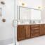 Miroir de salle de bain sans cadre à DEL avec lumières, miroir de meuble-lavabo mural anti-buée, multifonctionnel, 3 lumières à intensité variable, fonction de mémoire-110379929