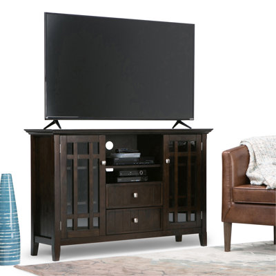 Meuble télé en bois massif de 53 po de large Bedford de couleur brun tabac pour téléviseur de 60 po ou moins