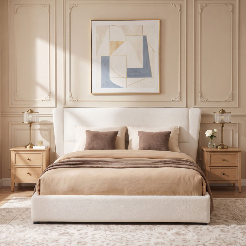 Lit plateforme Quilla moderne à oreilles capitonnées avec tissu bouclé, lattes en bois massif et tête de lit rembourrée - Chambre à coucher à l'ambiance feutrée