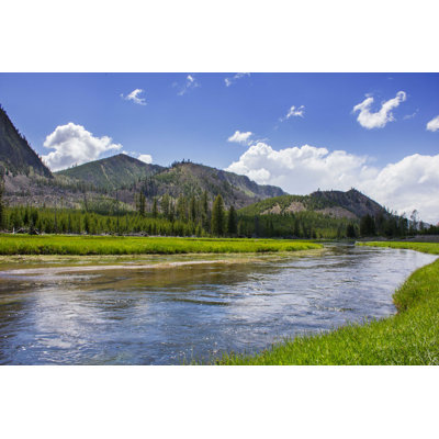 Gros plan sur la rivière Yellowstone par Terribil T - photographie sur toile tendue