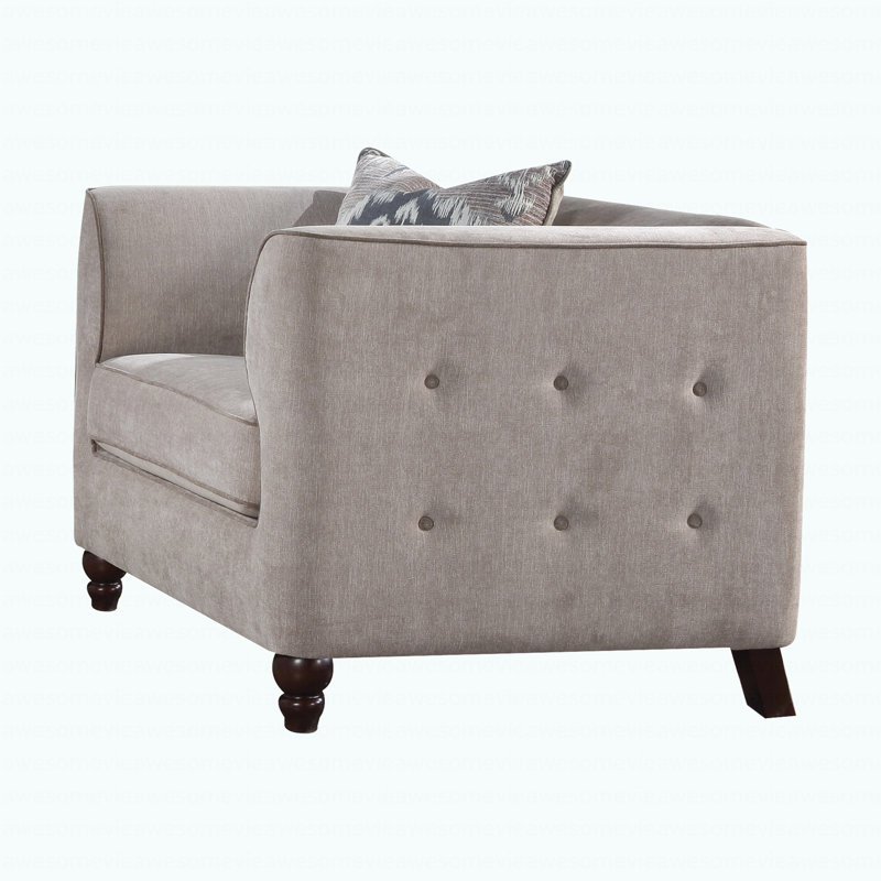 Chaise moderne en velours brun clair avec coussin