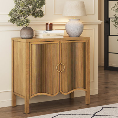 Armoire d'appoint cannelée avec poignée en laiton