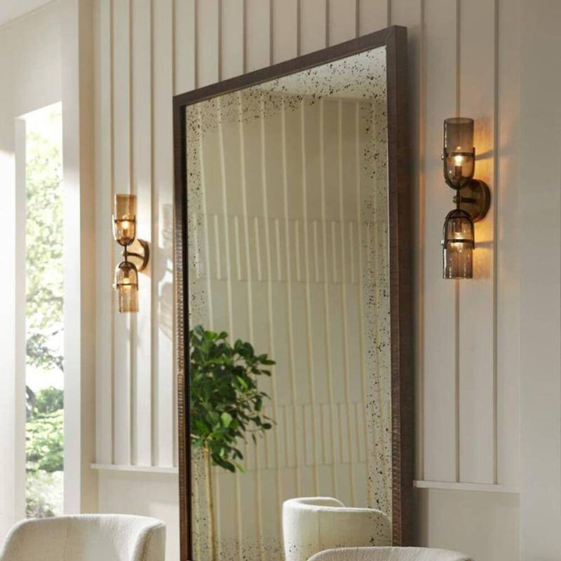 Jacobson 2 - Light Wallchiere