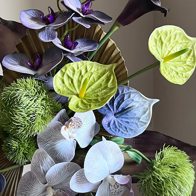 Ornements de fleurs simulées
