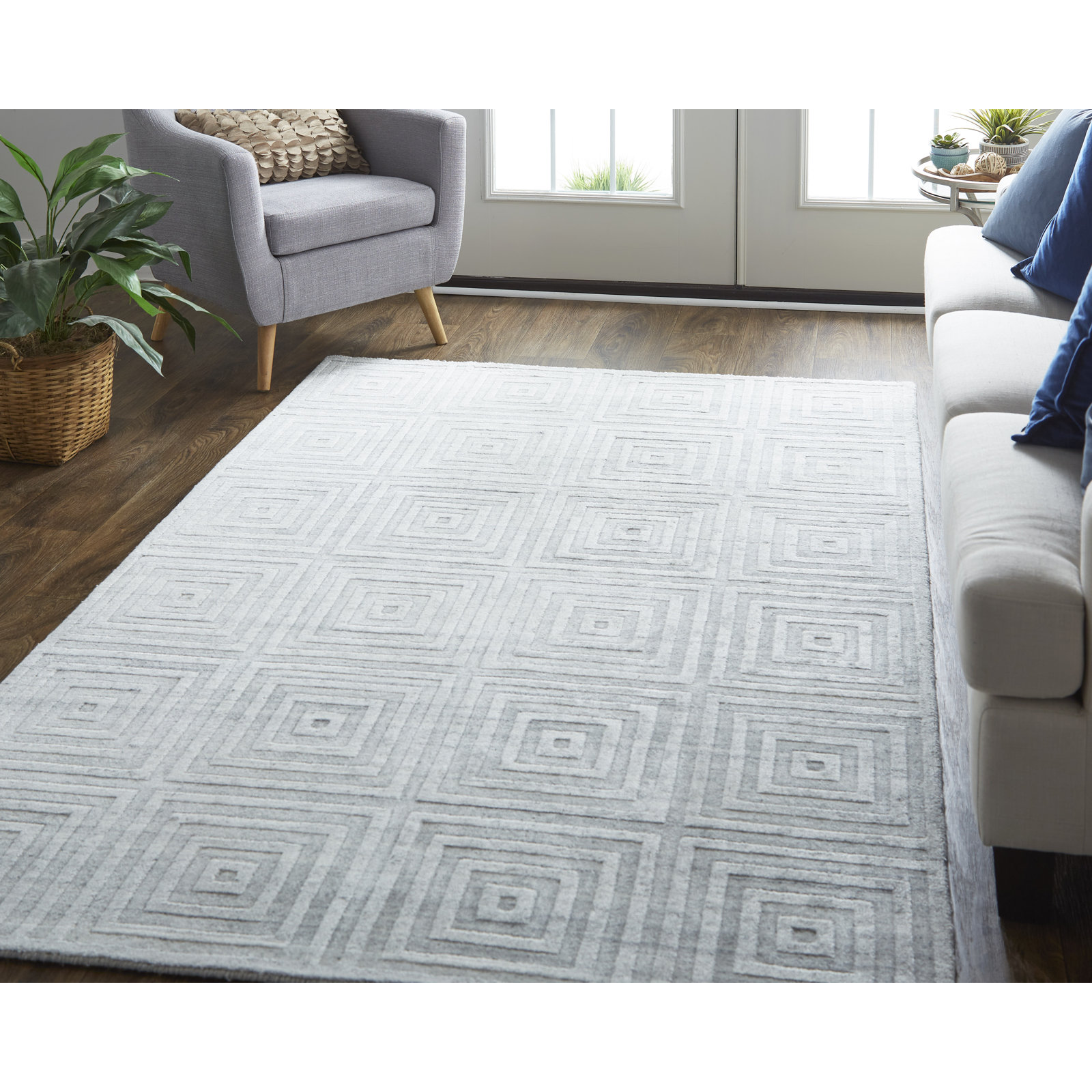 Kentoria Handmade Viscose White/Silver Rug, Rectangle 3'6" x 5'6"