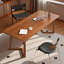 Bureau minimaliste de style médiéval-926090965
