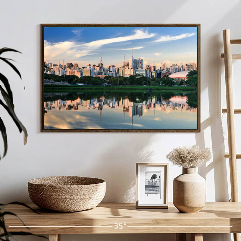 Horizon du parc d'Ibirapuera, 25 po x 17 po, Cadre flottant noyer