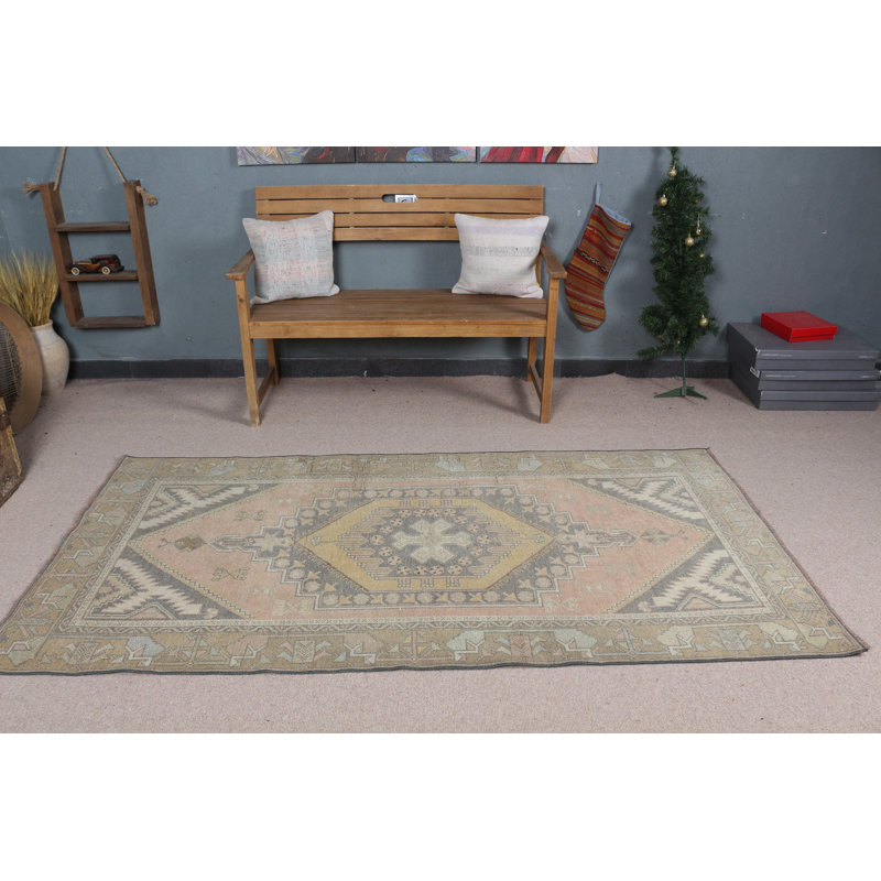 Tapis turc vintage fait à la main avec des couleurs pastel et des motifs géométriques pour une maison de style bohémien