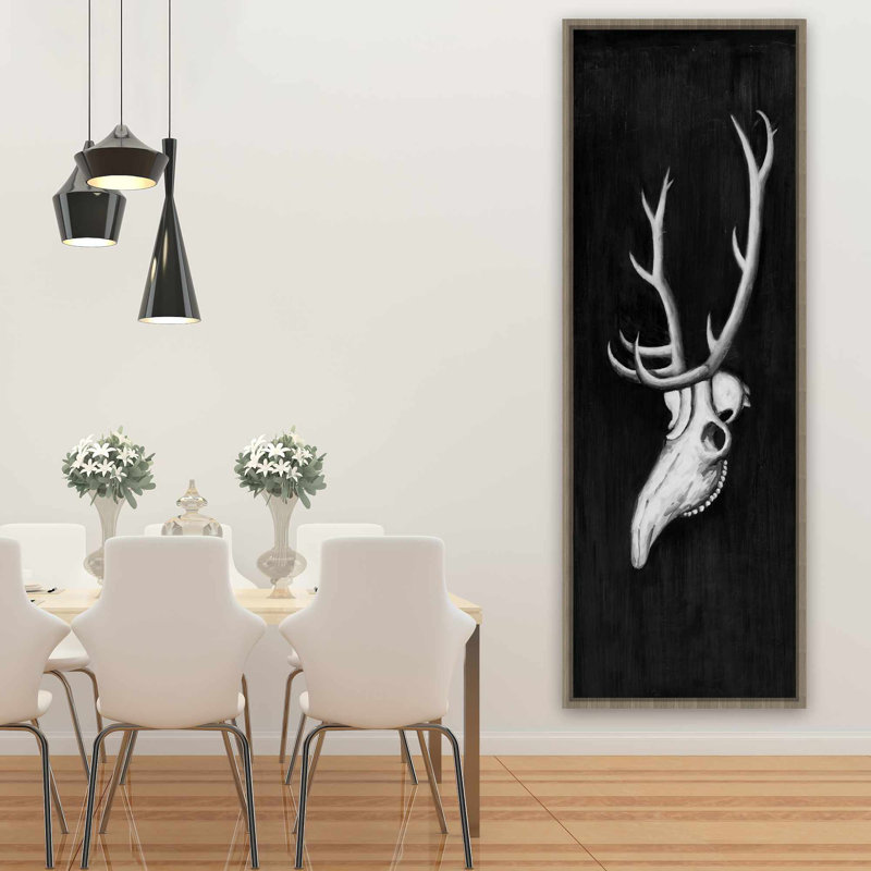 Crâne de cerf dans le noir - décor de toile crâne gris, H 61,25 po x l 21,25 po