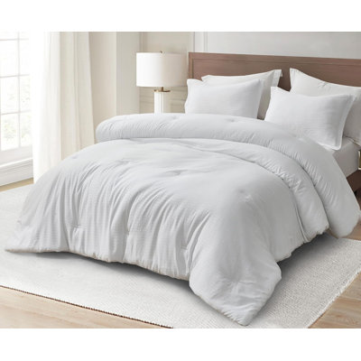 Calvin Polyester Jacquard Comforter