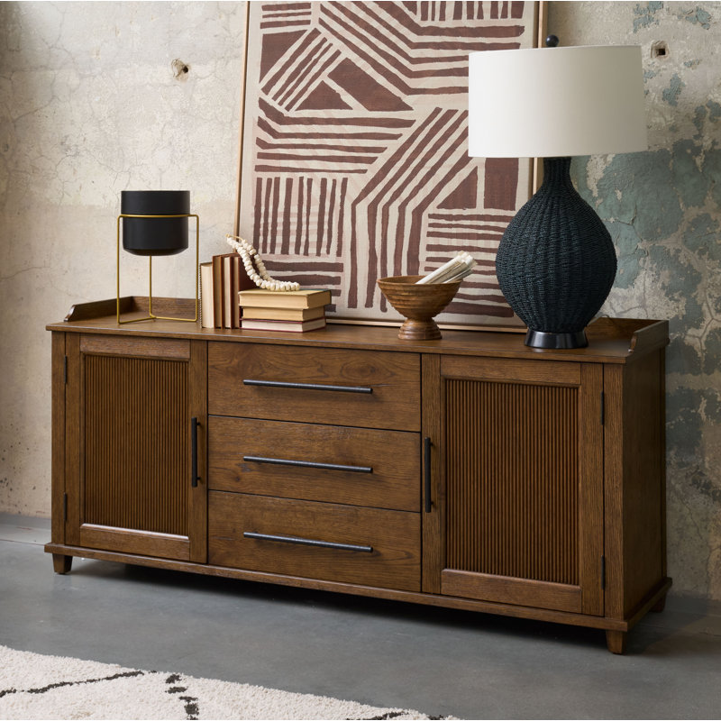 Em Everby Abron Display Cabinet