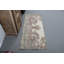 Tapis turc rétro à motif floral fabriqué à la main dans des tons pastel, parfait pour un décor romantique