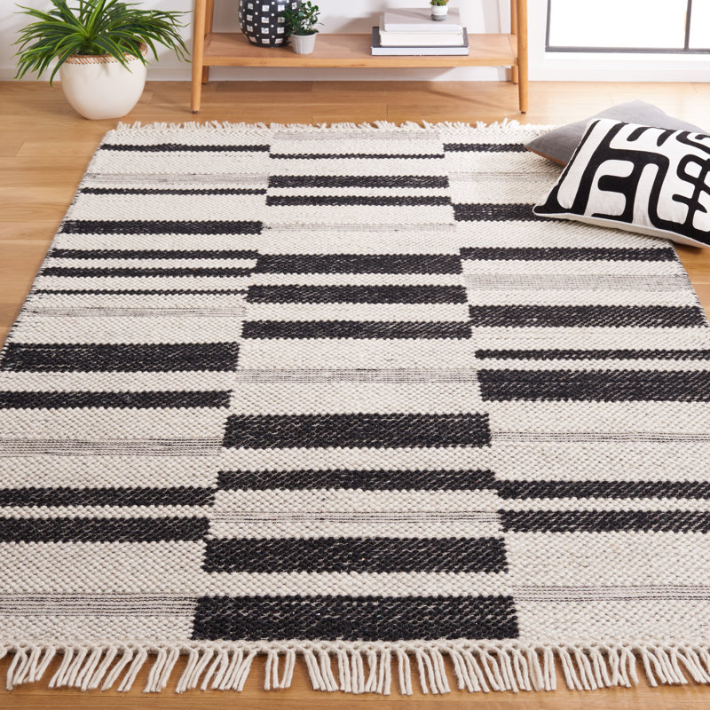 Charvik Machine Made Area Rug in Ivory/Black, Rectangle 5' x 8'