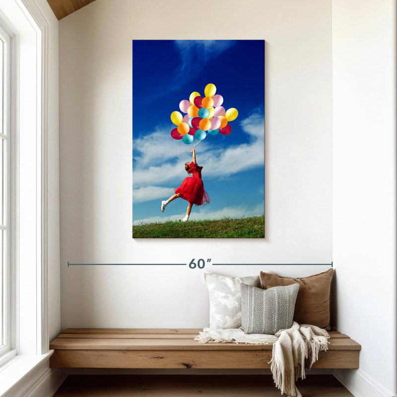 Fille de Leisha jouant avec des ballons, H 45 po x l 30 po
