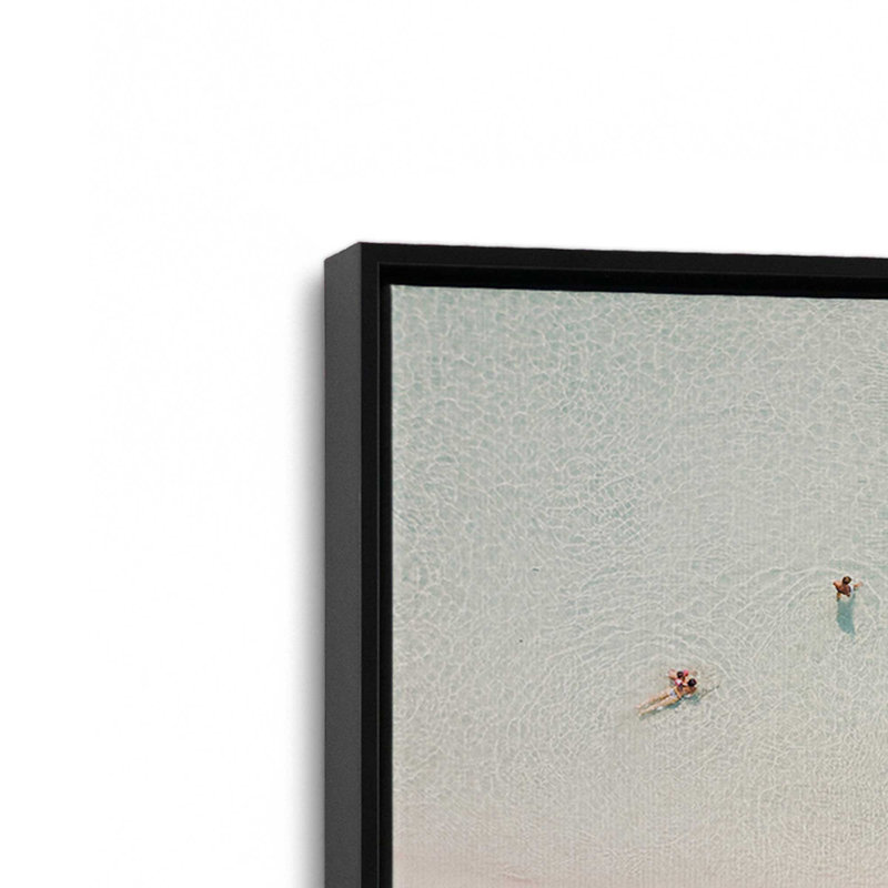 «Beach Umbrella Dance», reproduction sur toile, dans un cadre en chrome poli, 12 po x 18 po, Cadre flottant noir satiné