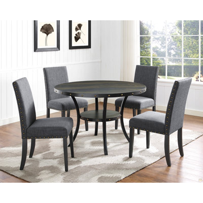 Ensemble de salle à manger en bois avec chaises cloutées en tissu