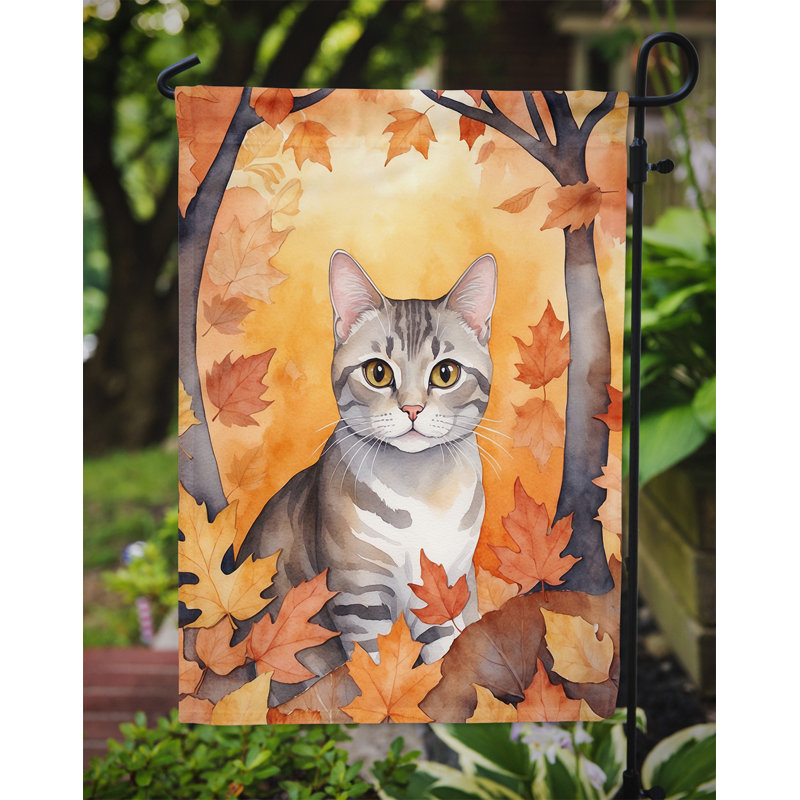 Chat en feuilles d'automne drapeau de jardin, European Shorthair