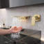 Robinet de lavabo de salle de bain en laiton doré avec poignée simple et installation murale-134464592-134464594