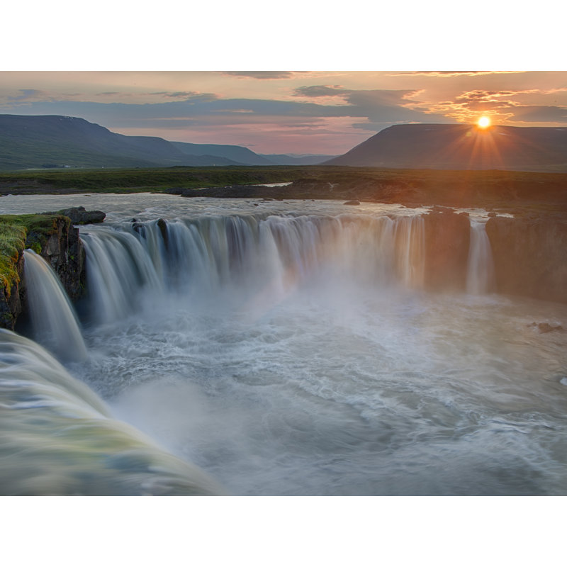 Godafoss par Harold Davis - photographie, Papier avec cadre noir, H 17,25 po x l 21,25 po