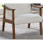 Chaise d'appoint contemporaine et contemporaine en blanc, revêtement en laine, structure en bois et sangles de soutien en tissu blanc avec dossier incliné, siège rembourré, cadre à profil bas et coins confortables-1156763880