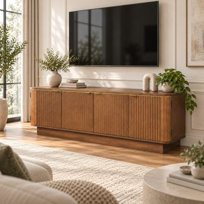 Meuble télé cannelé avec finitions dorées, console multimédia aux bords arrondis avec tablettes réglables et système de gestion des câbles