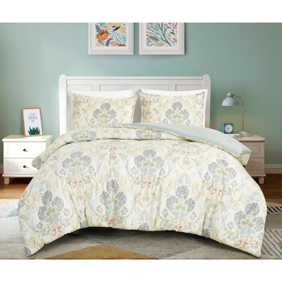 Alyssa Standard Floral Comforter