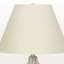 Lampe de table Karla avec résine crème et abat-jour ivoire / crème, H 20,62 po x l 15,81 po x P 15,81 po