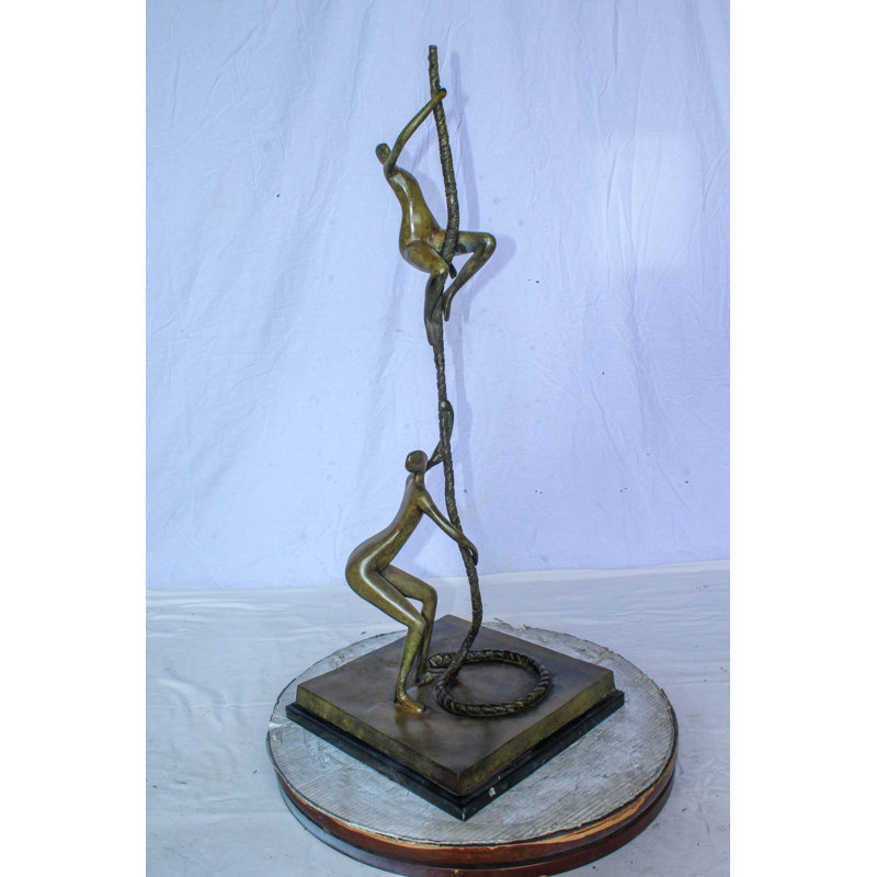 Sculpture en bronze à chiffres abstraits avec corde d'escalade sur base 14 po x 14 po x H 38 po