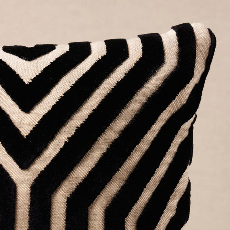 Schumacher x Mary McDonald Vanderbilt Velvet Pillow, Noir
