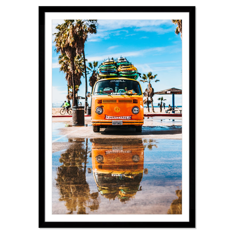 «Coastal Cruiser» par Tyler Nix, H 55 po x l 39 po x P 1,25 po, Cadre cubique noir, Blanc mat