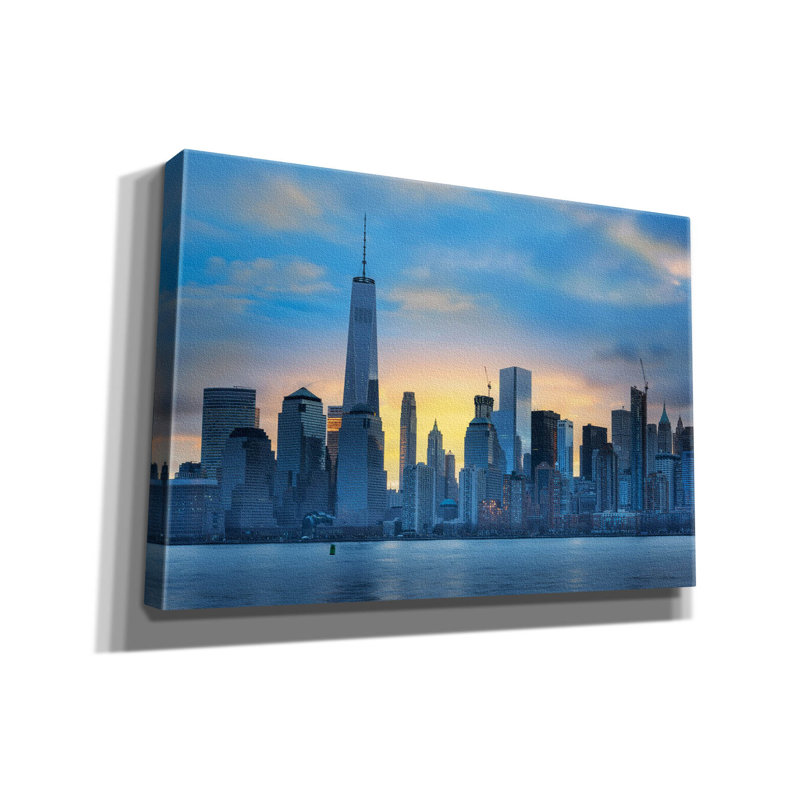 Epic Graffiti 'Winter Sunrise New York City' by Rick Berk Canvas Wall Art, 26" x 18", H 18 po x l 26 po x P 0,75 po
