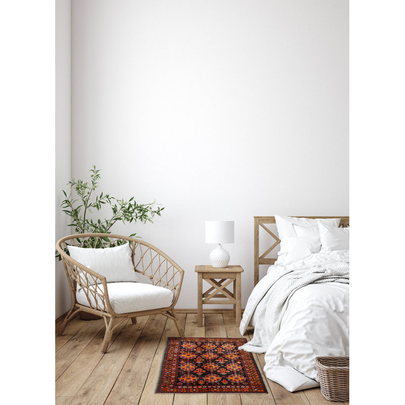 Tapis noir Teimani 4 pi 6 po x 6 pi 9 po