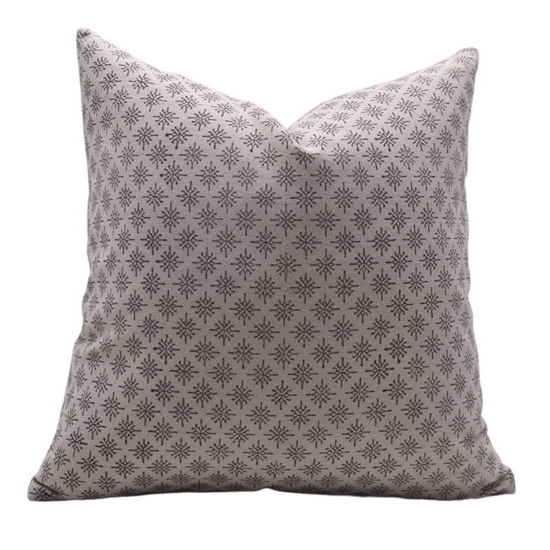Coussin décoratif en coton fabriqué à la main avec imprimé bloc Fab Fabine - Chingari, H 16 po x l 16 po