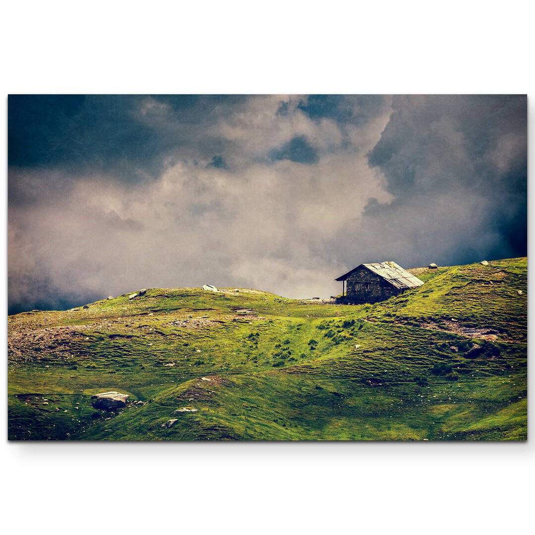 Leinwandbild Altes Haus in den Bergen auf einer Alpenwiese