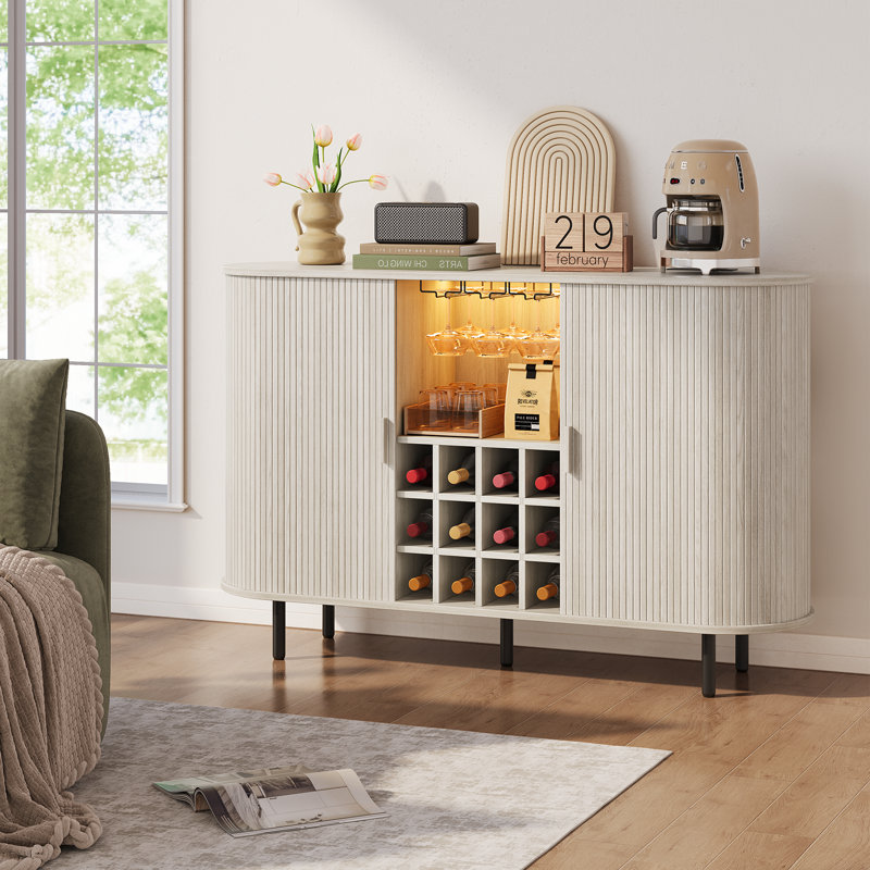 Armoire de bar moderne 55,1 po avec tablettes réglables et lumières RVB, buffet avec porte-verres à vin et support à vin