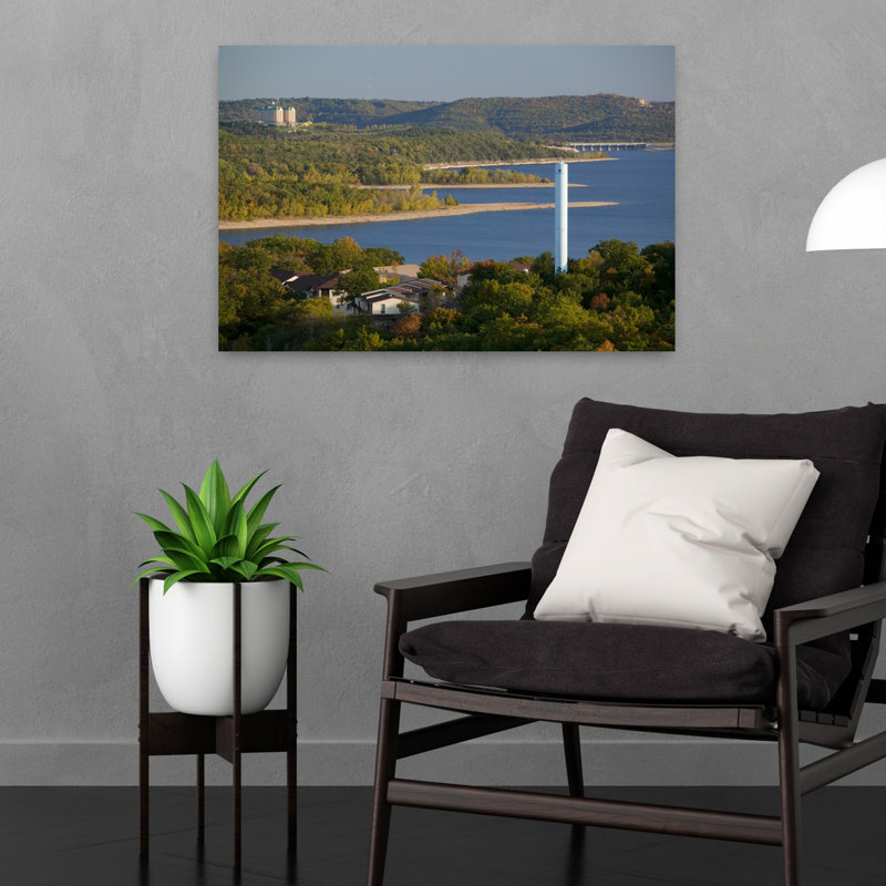 Vue en plongée d'un château sur le lac, hôtel Lake Taneycomo, Branson, Missouri, États-Unis, H 16 po x l 24 po