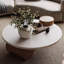 Table basse en bois de style Wabi-sabi