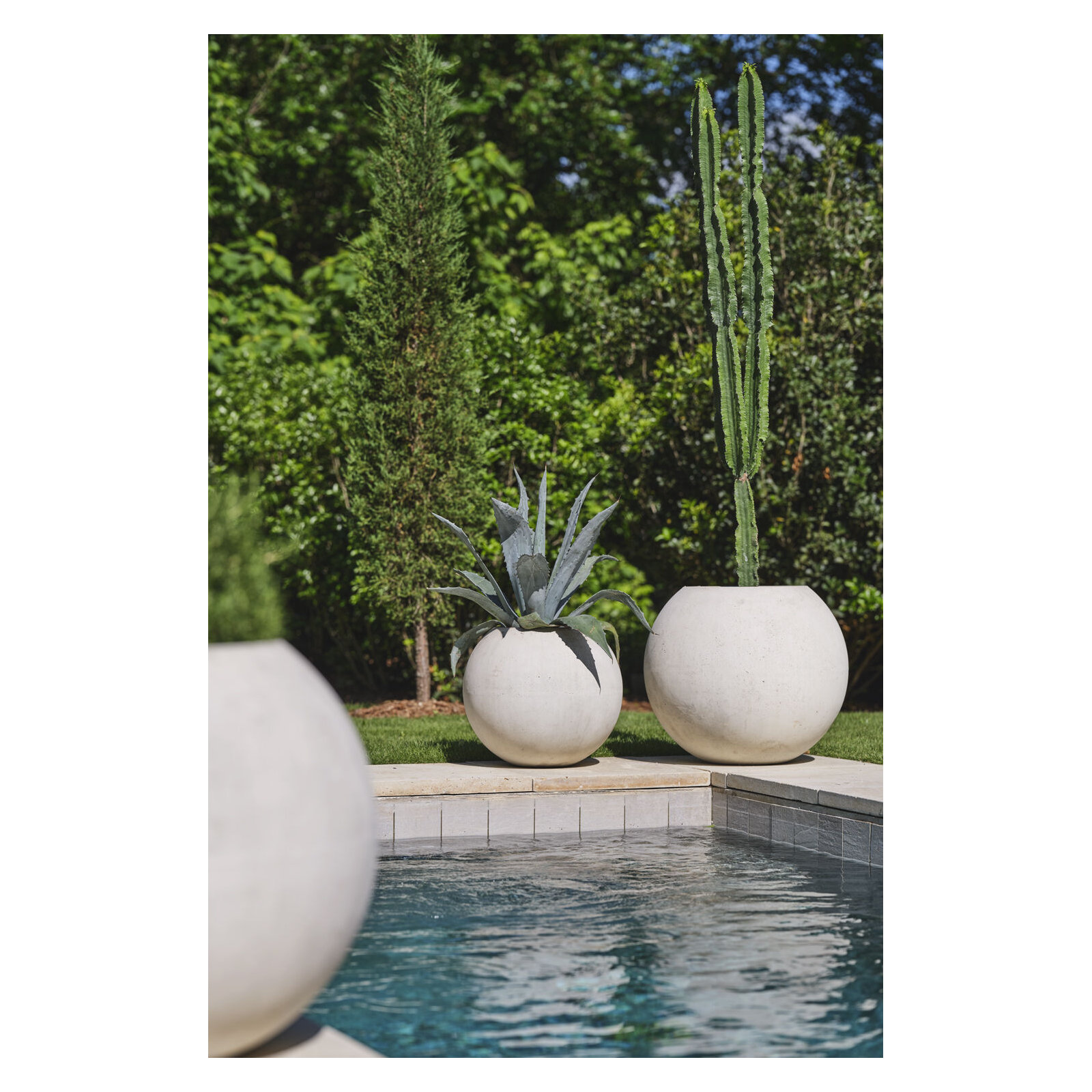 Full Moon Planter, 18" H x 20" W x 20" D
