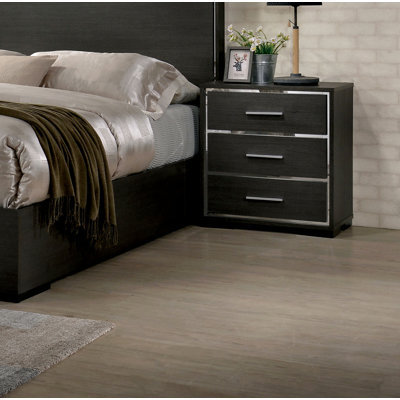 Cayer Abbagail 3 - Drawer Nightstand in Warm Grey