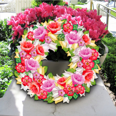 Cintre de porte en bois à couronne de printemps