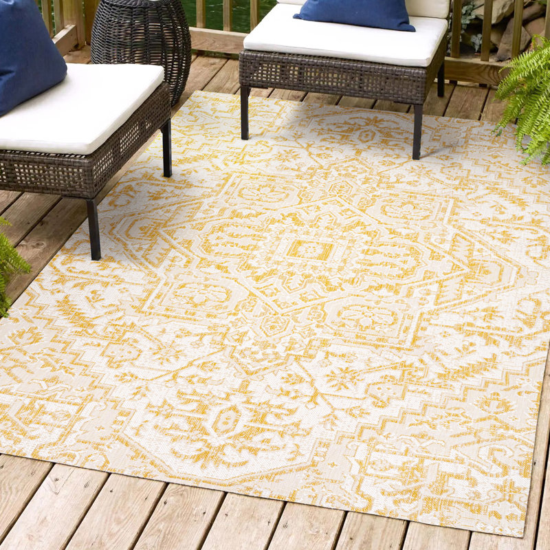 Tapis intérieur / extérieur crème / jaune Truman Bohemian Medallion, Rectangle 7 pi 9 po x 10 pi