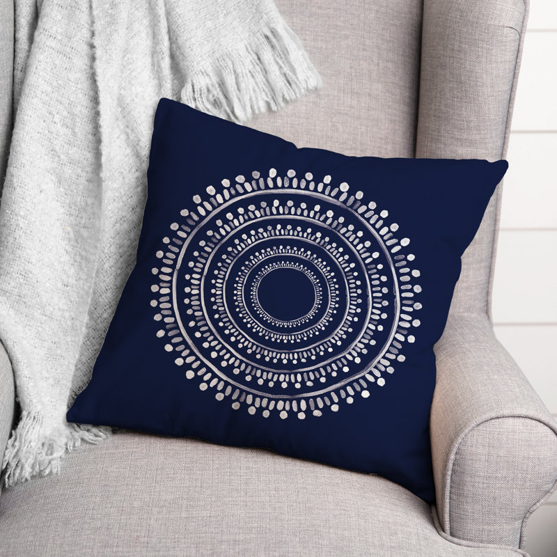 Coussin intérieur / extérieur Medallion, Marine, 18 po x 18 po
