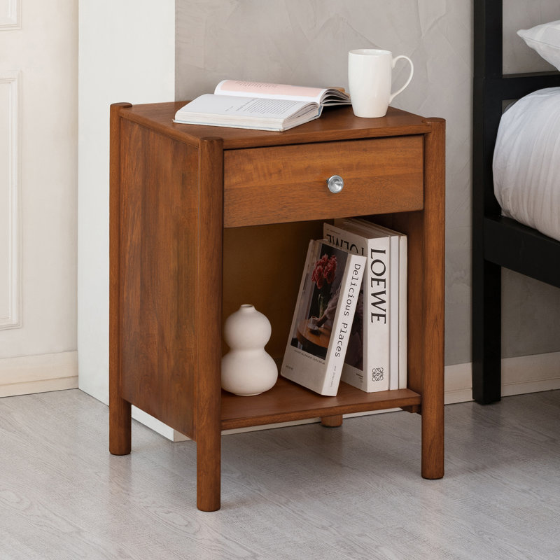 Table de chevet en bois massif Pablo, Noyer