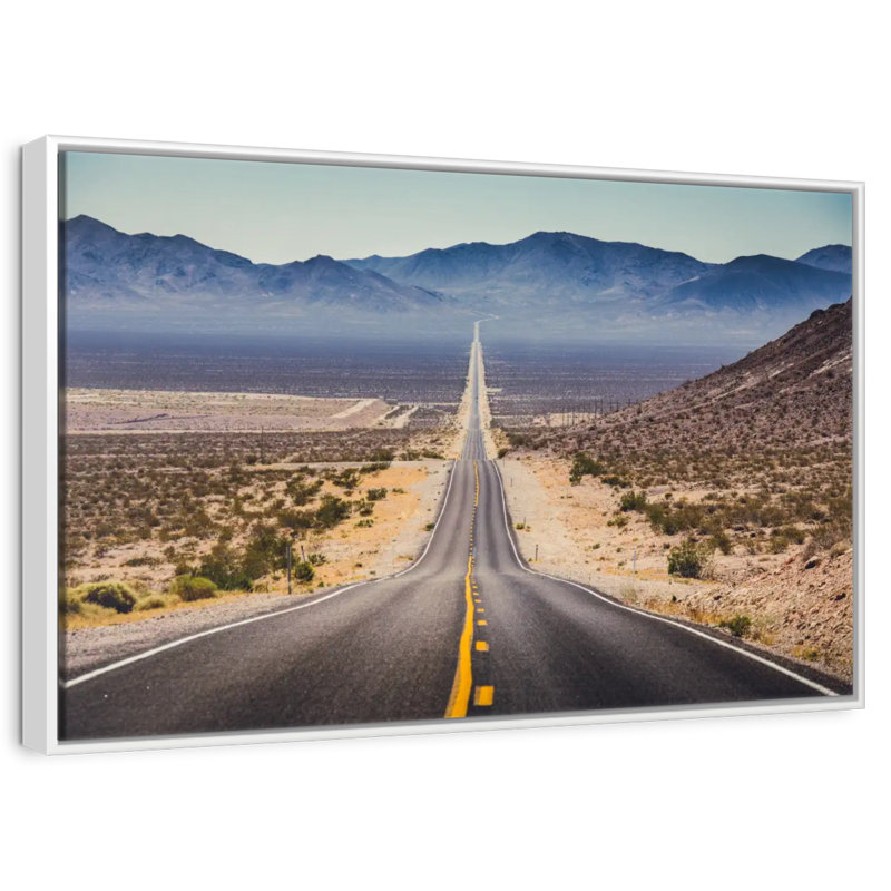 Route sans fin de la Vallée de la Mort, Cadre flottant blanc, 46 po x 31 po