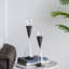 Sablier triangulaire en verre, 11,4 cm L x 11,4 cm P x 39,4 cm H, sablier décoratif de 90 minutes avec sable noir.