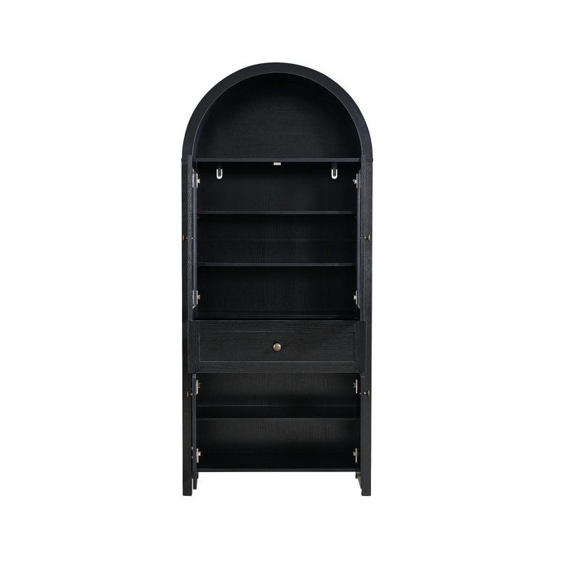 Armoire en forme de dôme, noire, faite de matériaux de haute qualité et de fabrication ancienne, avec un grand espace de rangement