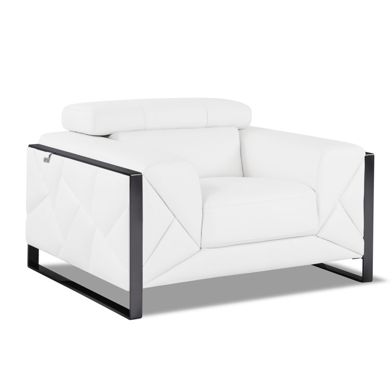 Chaise élégante en cuir avec base en bois massif et siège en mousse luxueuse