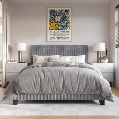 Lit tapissier en velours Pravesh