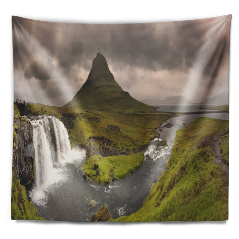 Paysage, tapisserie des chutes d'eau de Kirkjufell, H 32 po x l 39 po